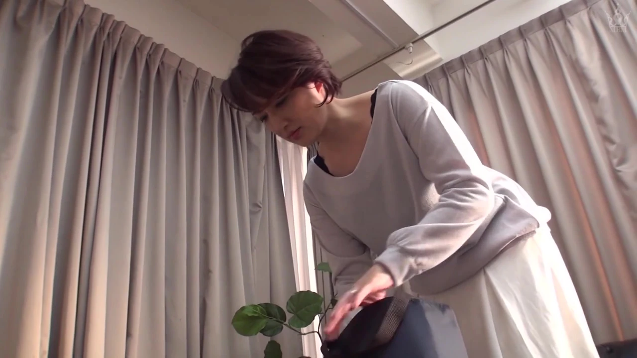 P013G02 A Married Woman Who Has An Affair With A Macho Man Of His Son’s Tutor!” Aria Hidden=”true