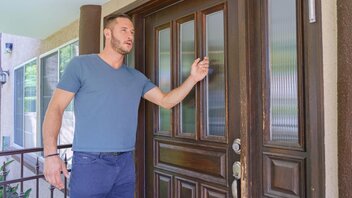 American Hussy Jynx Maze Gags On And Fucks Two Massive Dicks