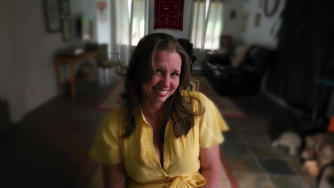 A Sexy Mature MILF Has Her Very First Lesbian Experience With The Sexy Young Miss Anna Lynx” Aria Hidden=”true