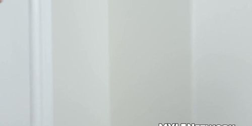 Slutty Payton Preslee Welcome The Big Hard Cock Of Her Handsome Guest Tony Sting