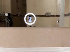 Carlos Muscle   Cumshot In Badewanne !