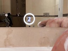 Carlos Muscle   Cumshot In Badewanne !