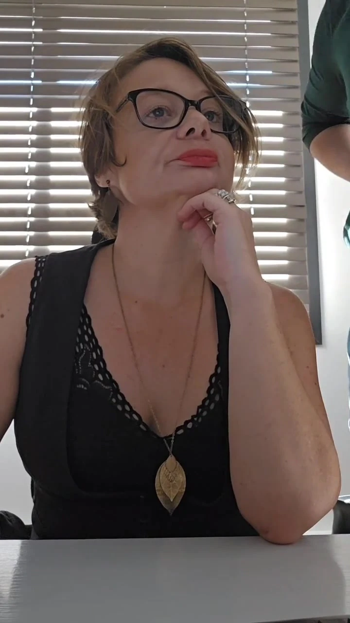 I Get Fucked In The Office By My Intern I Heat Him Up And He Fucks Me Like A Good Milf” Aria Hidden=”true