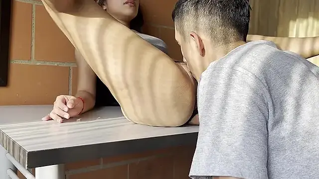 Jovencita Multiorgasmica Pide Que Juegue Con Su Clitoris Grande Y Folle Su Coño Pequeño  Fuck Me