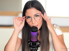 Madeline Amateur Teen Enjoys A Solo Masturbation