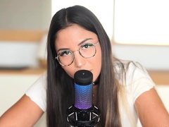 Madeline Amateur Teen Enjoys A Solo Masturbation