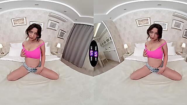 Dirty Lola Shows Off Her Huge Naturals In VR