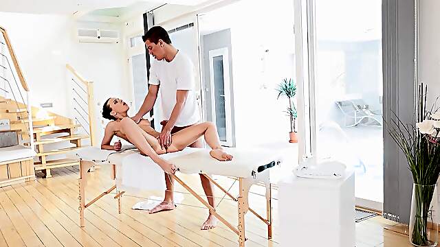 Skinny Teen Lita Phoenix Rides Peaches In Hd