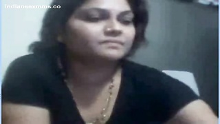 Desi Aunty Nude On Webcam Displaying Her Large Tits & Cootchie Mms