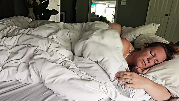 Horny Man Woke Up His Curvy Bosomy MILF Wife For Hot Sex & Fucked Her Up To The Climax