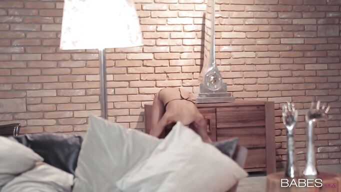 Fabulous Babe Playing With Her Pussy