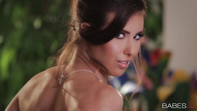 Beautiful Babe Trying To Get An Orgasm