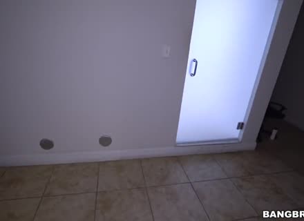 Kelsi Monroe Deepthroats Rod And Enjoys Butt Stretching