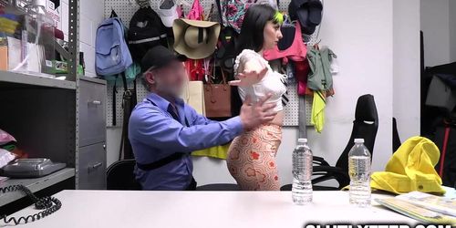 Shoplifter Kitty Cam Ready To Give Officer The Time Of His Life