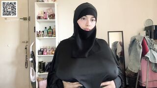 Massive Titty Muslim American Floozy Gives U A Joi