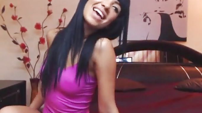 Amateur Brunette Girlfriend Showing Off On Webcam