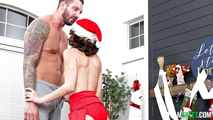 Sexy Cutie Gets A Good Fucking On Christmas Eve