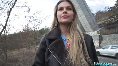 Zlata Shine’s Blonde Passion In Public Heat